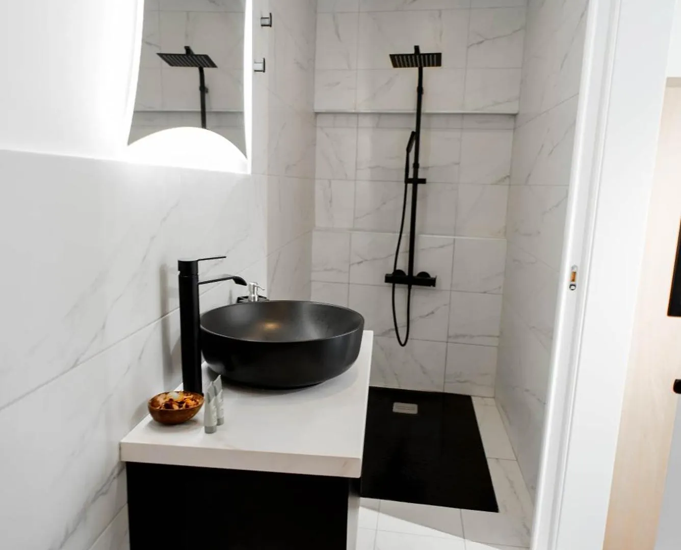 Kition City Jacuzzi Suite In Larnaca Finikoudes 0*,  Kıbrıs