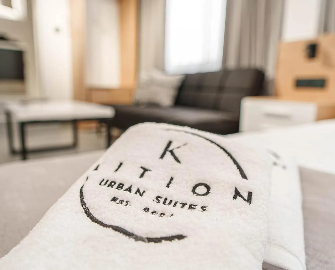 Kition City Jacuzzi Suite In Larnaca Finikoudes Daire