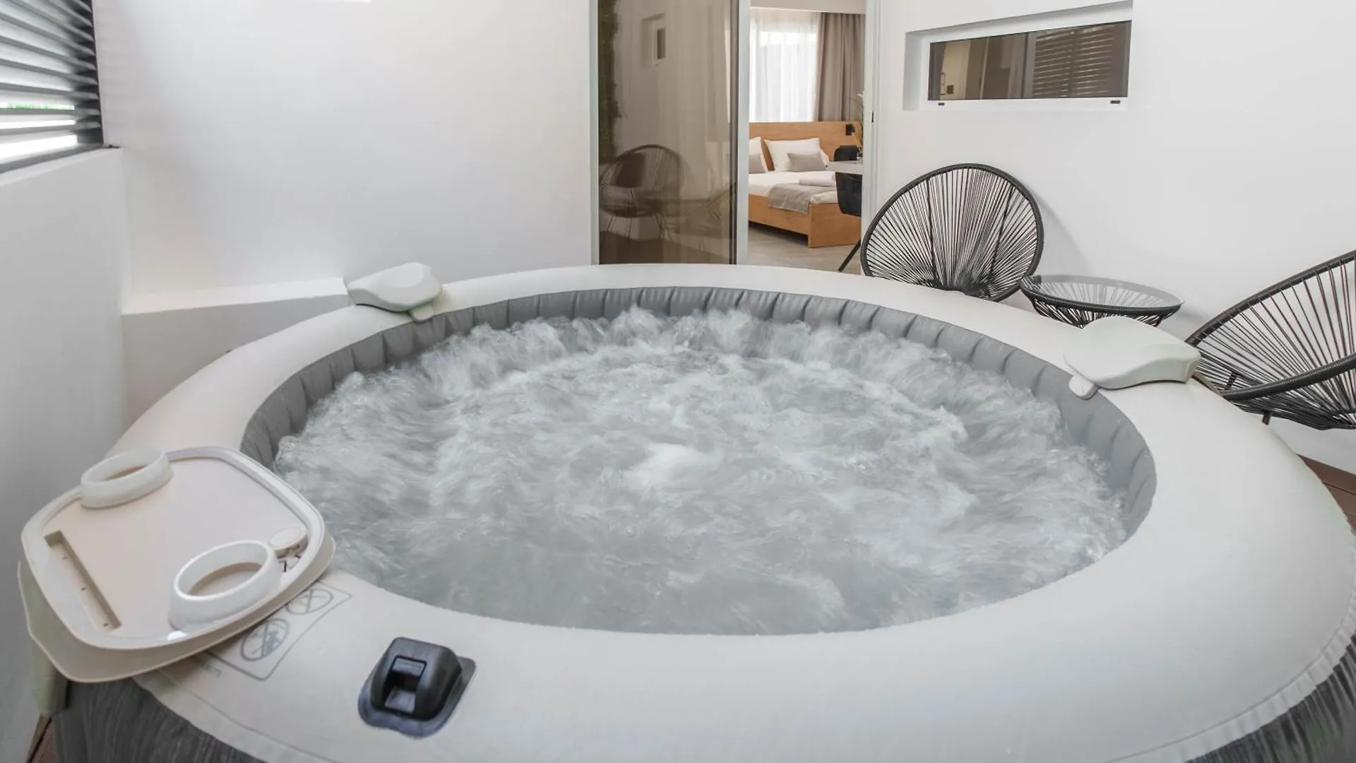 Kition City Jacuzzi Suite In Larnaca Finikoudes Daire