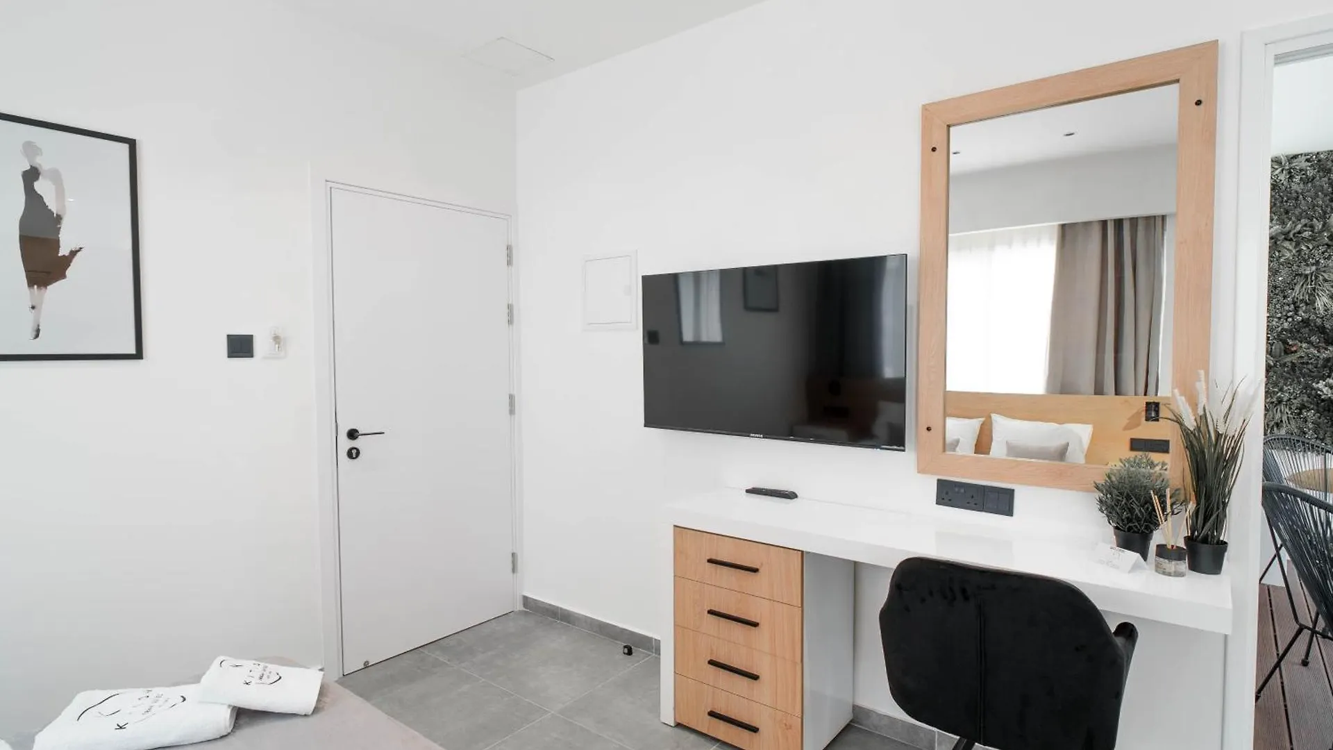 Kition City Jacuzzi Suite In Larnaca Finikoudes Kıbrıs