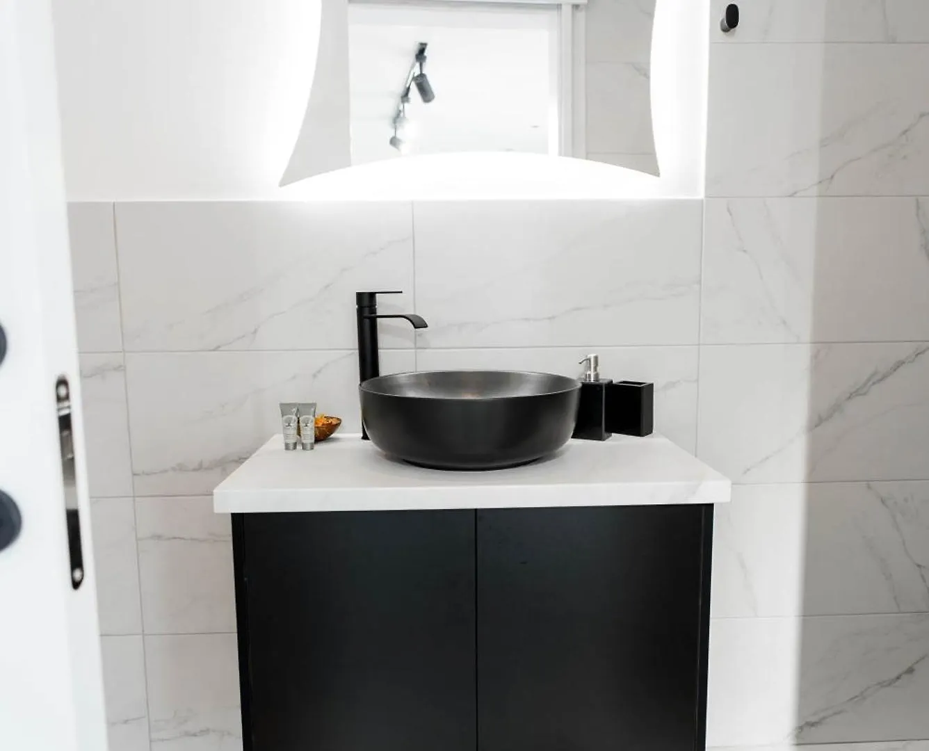 Kition City Jacuzzi Suite In Larnaca Finikoudes